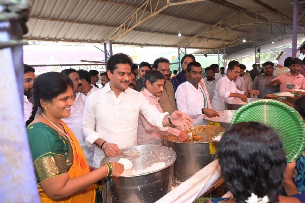 ಶ್ರೀಉಡುಸಲಮ್ಮ ದೇವಿಗೆ ಸೇವೆ :ಶಾಸಕ ನಾರಾ ಭರತರೆಡ್ಡಿ