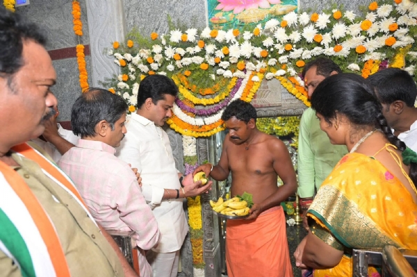 ಶ್ರೀಉಡುಸಲಮ್ಮ ದೇವಿಗೆ ಸೇವೆ :ಶಾಸಕ ನಾರಾ ಭರತರೆಡ್ಡಿ