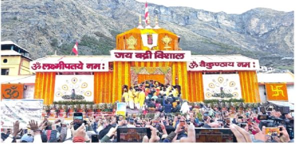 ಚಾರ್ ಧಾಮ್ ಯಾತ್ರೆಗೆ ಭಾರೀ ಸ್ಪಂದನೆ : ಹತ್ತು ದಿನಗಳಲ್ಲಿ ನಾಲ್ಕು ಲಕ್ಷಕ್ಕೂ ಹೆಚ್ಚು ಭಕ್ತರ ಭೇಟಿ