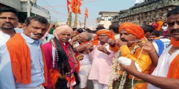 ವೀರಭದ್ರೇಶ್ವರ ಜಾತ್ರೆಯಲ್ಲಿ ಗುಗ್ಗಳೋತ್ಸವ ಸಂಭ್ರಮ