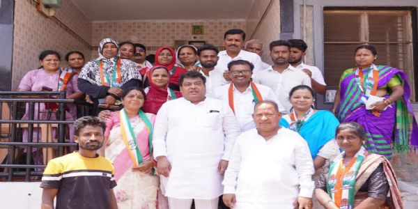 ಮುಗ್ಗೊಳ್ಳಿ ಗ್ರಾಮದಲ್ಲಿ ಉಮೇಶ್ ಮೇಟಿ ಪರ ಸಚಿವ ಎಂಬಿಪಿ ಮತಯಾಚನೆ