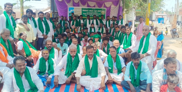 ಎಂ.ಬಿ ಪಾಟೀಲರು ಇಲ್ಲಿನ ಕಾರ್ಖಾನೆಗಳನ್ನು ತಮ್ಮೂರಲ್ಲಿ ಹಾಕಿಕೊಳ್ಳಲಿ