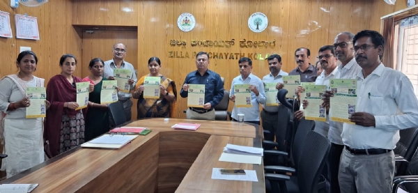 ಕೋಲಾರ ನಗರದ ಜಿಲ್ಲಾ ಪಂಚಾಯಿತಿಯಲ್ಲಿ ನಡೆದ ಏ.೫ರ ಸಾಕ್ಷರತಾ ಪರೀಕ್ಷೆ ಪೂರ್ವಭಾವಿ ಸಭೆಯಲ್ಲಿ ಜಿಪಂ ಮುಖ್ಯ ಕಾರ್ಯನಿರ್ವಹಣಾಧಿಕಾರಿ ಡಾ.ಪ್ರವೀಣ್ ಪಿ. ಬಾಗೇವಾಡಿ ಮಾತನಾಡಿದರು.