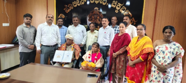 ಚಿಕ್ಕಬಳ್ಳಾಪುರ ಜಿಲ್ಲೆ ಚಿಂತಾಮಣಿ ಗ್ರಾಮಾಂತರ ಇನ್ಸ್ಪೆಕ್ಟರ್ ನಾರಾಯಣಸ್ವಾಮಿ ರವರು ನಿವೃತ್ತಿ ಹೊಂದಿದ್ದು, ಅವರನ್ನು ಎಸ್.ಪಿ. ಕಛೇರಿಯಲ್ಲಿ ಸನ್ಮಾನಿಸಲಾಯಿತು.