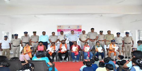 ವಿಜಯಪುರದಲ್ಲಿ ಪೊಲೀಸ್ ಮಕ್ಕಳ ಬೇಸಿಗೆ ಶಿಬಿರದ ಮುಕ್ತಾಯ ; ಶಿಕ್ಷಕರಿಗೆ ಸನ್ಮಾನ, ಪ್ರಮಾಣ ಪತ್ರ ವಿತರಣೆ