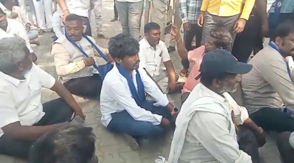 ಕೋಲಾರದಲ್ಲಿ ನಡೆದ ಜಗಜೀವನ್ರಾಮ್ ಜಯಂತಿಯಲ್ಲಿ ಜನಪ್ರತಿಗಳು ಗೈರು ಹಾಜರಾಗಿದ್ದಾರೆ ಎಂದು ಆರೋಪಿಸಿ ಸಮುದಾಯದವರು ಪ್ರತಿಭಟನೆ ನಡೆಸಿದರು.