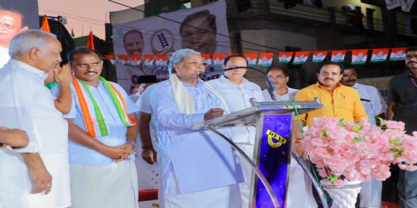 ಮಂಜೇಶ್ವರದಲ್ಲಿ ಯುಡಿಎಫ್ ಅಭ್ಯರ್ಥಿ ಅಶ್ರಫ್ ಪರ ಸಿದ್ದರಾಮಯ್ಯ ಮತಯಾಚನೆ