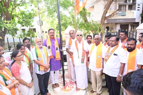 ಬಳ್ಳಾರಿ : ಬಿಜೆಪಿ ಸಂಸ್ಥಾಪನಾ ಧ್ವಜಾರೋಹಣ