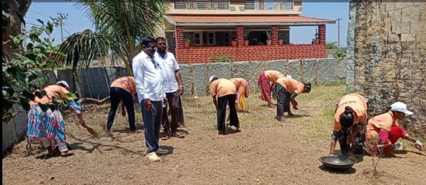 ಕೋಲಾರ ತಾಲ್ಲೂಕಿನ ಸೂಸೂಲೂರು ಗ್ರಾಮ ಪಂಚಾಯಿತಿ ವ್ಯಾಪ್ತಿಯ ಗ್ರಾಮಗಳಲ್ಲಿ ನಗರದ ಸರ್ಕಾರಿ ಮಹಿಳಾ ಕಾಲೇಜಿನ ರಾಷ್ಟಿçÃಯ ಸೇವಾ ಯೋಜನೆಯ ವಿದ್ಯಾರ್ಥಿಗಳು ಎನ್ಎಸ್ಎಸ್ ಶಿಬಿರದಲ್ಲಿ ಸ್ವಚ್ಚತಾ ಕಾರ್ಯಗಳನ್ನು ನಡೆಸಿದರು.