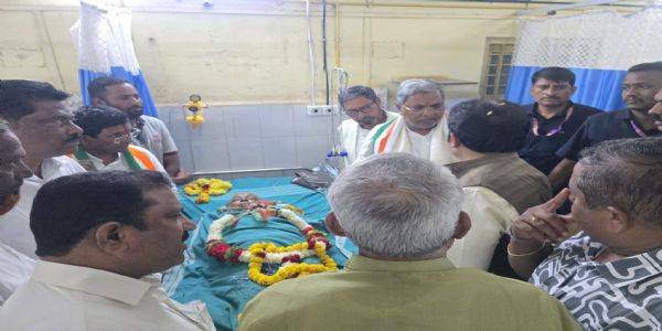 ರೋಡ್ ಶೋ ವೇಳೆ ಕಾಂಗ್ರೆಸ್ ಮುಖಂಡೆ ಫಾತಿಮಾ ತುಪ್ಪದ ಹೃದಯಾಘಾತದಿಂದ ನಿಧನ; ಸಿಎಂ ಸಿದ್ದರಾಮಯ್ಯರಿಂದ ಶ್ರದ್ಧಾಂಜಲಿ