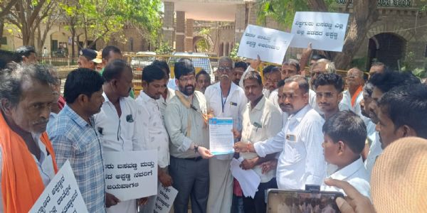 ಅರಿವಿನ ಗವಿಯಲ್ಲಿ ಹಡಪದ ಅಪ್ಪಣ್ಣ ಪುತ್ಥಳಿಯನ್ನು ಪುನಃ ಸ್ಥಾಪಿಸಿ : ಹಡಪದ ಸಮಾಜ