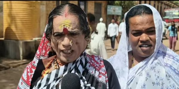 ಪ್ರಜಾಪ್ರಭುತ್ವದ ಹಬ್ಬದಲ್ಲಿ ಮಂಗಳಮುಖಿಯರ ಪಾಲ್ಗೊಳ್ಳಿಕೆ ; ಕಮತಗಿಯಲ್ಲಿ ಮತದಾನ