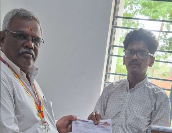 ಕಲಾವಿದರ ಬಾಕಿ ಇರುವ ಸಂಭಾವನೆಯನ್ನು ಪಾವತಿ ಮಾಡುವಂತೆ ಒತ್ತಾಯಿಸಿ ಮಾಲೂರು ತಹಶೀಲ್ದಾರ್ ರವರಿಗೆ ಕಲಾವಿದ ಗೌತಮ್ ಮನವಿ ಸಲ್ಲಿಸಿದರು