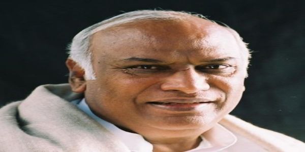 ನಿರುದ್ಯೋಗ ಏರಿಕೆ ‘ಹಮ್ ದೋ ಹಮಾರೆ ದೋ’ ನೀತಿಯ ಪರಿಣಾಮ : ಖರ್ಗೆ ಆರೋಪ