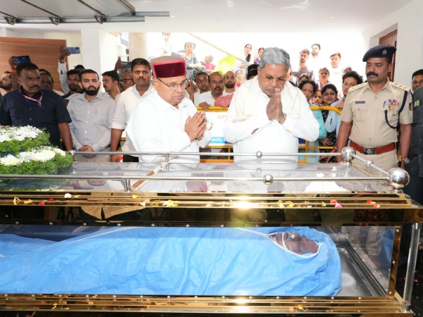 ಸುಧಾಕರ ಅಂತಿಮ ದರ್ಶನ ಪಡೆದ ಸಿದ್ದರಾಮಯ್ಯ