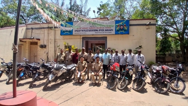 10 ಮೋಟಾರ ಸೈಕಲಗಳನ್ನು ಕಳ್ಳತನ ಮಾಡಿದ  ಆರೋಪಿ ಬಂಧನ