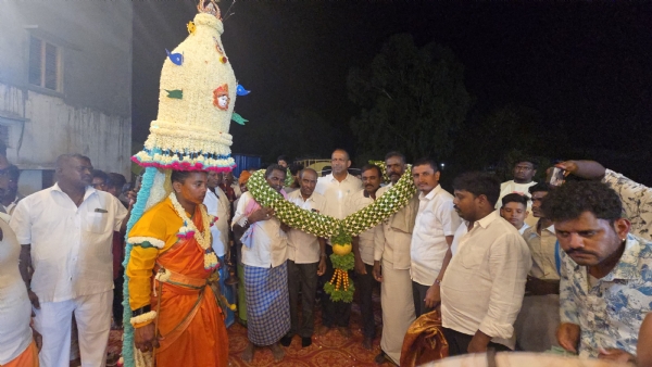 ಕೋಲಾರದ ಟಮಕ ಬಡಾವಣೆಯಲ್ಲಿ ಕರಗ ಮಹೋತ್ಸವ ನಡೆಯಿತು.