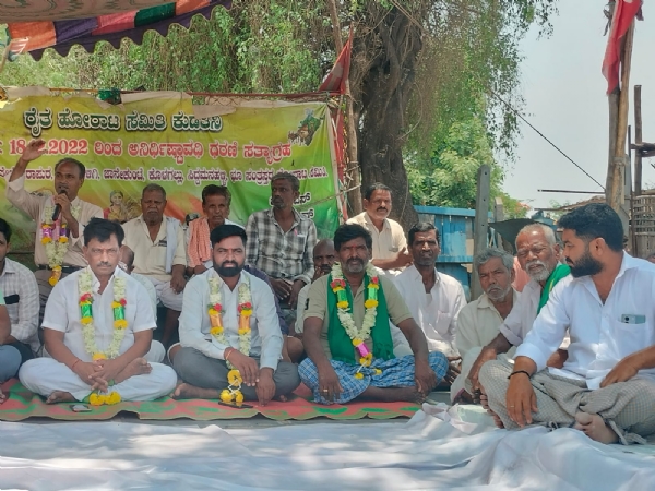 ಕುಡತಿನಿ : ಭೂ ಸಂತ್ರಸ್ತರಿಂದ ಸರದಿ ಉಪವಾಸ ಸತ್ಯಾಗ್ರಹ ಪ್ರಾರಂಭ ಕುಡತಿನಿ : ಭೂ ಸಂತ್ರಸ್ತರಿಂದ ಸರದಿ ಉಪವಾಸ ಸತ್ಯಾಗ್ರಹ ಪ್ರಾರಂಭ