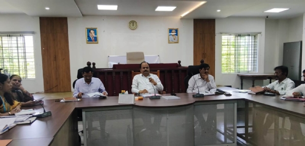 ಕೋಲಾರ ಜಿಲ್ಲಾಧಿಕಾರಿ ಡಾ. ಎಂ.ಆರ್.ರವಿ ಆರೋಗ್ಯ ಇಲಾಖೆಯ ಪ್ರಗತಿ ಪರಿಶೀಲನೆ ನಡೆಸಿದರು.