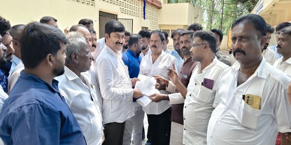ಸಮಾಜ ಕಲ್ಯಾಣ ಇಲಾಖೆ ಜಂಟಿ ನಿರ್ದೇಶಕ ಶ್ರೀನಿವಾಸನ್ ನಿಯೋಜನೆ ರದ್ದುಪಡಿಸಲು ಒತ್ತಾಯ