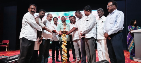 ಕೋಲಾರದ ಉದಯೋನ್ಮುಕ ಚಿತ್ರ ನಿರ್ದೇಶಕ ಶೋಭನ್ ಬಾಬು ಎ.ಐ. ಮೂಲಕ ನಿರ್ಮಿಸಿರುವ ಕೊರೇಗಾಂವ್ ಯಶೋಗಾತೆ ಚಿತ್ರದ ಪೂರ್ವಭಾವಿ ಪ್ರದರ್ಶನ ಕೋಲಾರದ ಟಿ.ಚನ್ನಯ್ಯ ರಂಗಮAದಿರದಲ್ಲಿ ನಡೆಯಿತು.