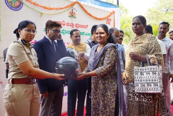 ಹೆಲ್ಮೆಟ್ ಜಾಗೃತಿಗಾಗಿ ಬೈಕ್ ಸವಾರಿ : ಜಿಲ್ಲಾಧಿಕಾರಿ ನಾಗೇಂದ್ರ ಪ್ರಸಾದ್