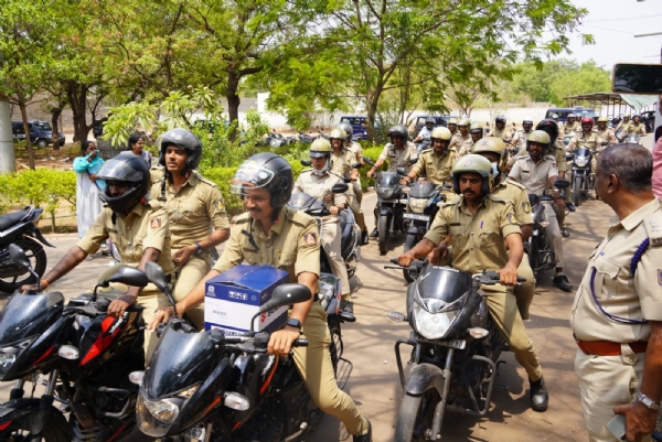 ಹೆಲ್ಮೆಟ್ ಜಾಗೃತಿಗಾಗಿ ಬೈಕ್ ಸವಾರಿ : ಜಿಲ್ಲಾಧಿಕಾರಿ ನಾಗೇಂದ್ರ ಪ್ರಸಾದ್