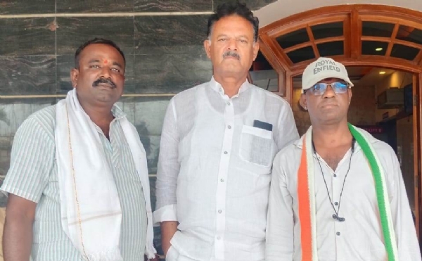 ಕೋಲಾರ ಜಿಲ್ಲಾ ಕಾಂಗ್ರೆಸ್ ಸಮಿತಿಯ ಆಟೋ ಘಟಕದ ಅಧ್ಯಕ್ಷರನ್ನಾಗಿ ಡಿ.ಕೇಶವ ನೇಮಕ ಆಗಿದ್ದಾರೆ. ಕೋಲಾರ ಜಿಲ್ಲಾ ಕಾಂಗ್ರೆಸ್ ಸಮಿತಿಯ ಆಟೋ ಘಟಕದ ಅಧ್ಯಕ್ಷರನ್ನಾಗಿ ಡಿ.ಕೇಶವ ನೇಮಕ ಆಗಿದ್ದಾರೆ.