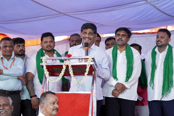 ಡಿ.ಕೆ.ಸುರೇಶ ಡಿ.ಕೆ.ಸುರೇಶ