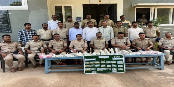 ಧಾರವಾಡ–ಹಾವೇರಿ ಪೊಲೀಸರಿಂದ ಭರ್ಜರಿ ಜಂಟಿ ಕಾರ್ಯಾಚರಣೆ : 1.15 ಕೋಟಿ ಮೌಲ್ಯದ ಚಿನ್ನಾಭರಣ ವಶ