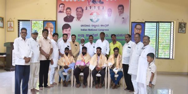 ವಿಶ್ವ ಕಾರ್ಮಿಕ ದಿನಾಚರಣೆ ಅಂಗವಾಗಿ ಕಾರ್ಮಿಕರಿಗೆ ಸನ್ಮಾನ