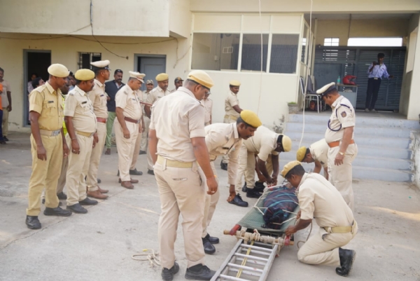 ತುರ್ತು ರಕ್ಷಣೆಗಾಗಿ ಕೈಗಾರಿಕೆಗಳಲ್ಲಿ ಅಣಕು : ಡಿಎಸ್ಪಿ ಜಿ.ಎಂ. ತಿಪ್ಪೇಸ್ವಾಮಿ