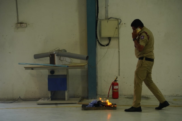 ತುರ್ತು ರಕ್ಷಣೆಗಾಗಿ ಕೈಗಾರಿಕೆಗಳಲ್ಲಿ ಅಣಕು : ಡಿಎಸ್ಪಿ ಜಿ.ಎಂ. ತಿಪ್ಪೇಸ್ವಾಮಿ