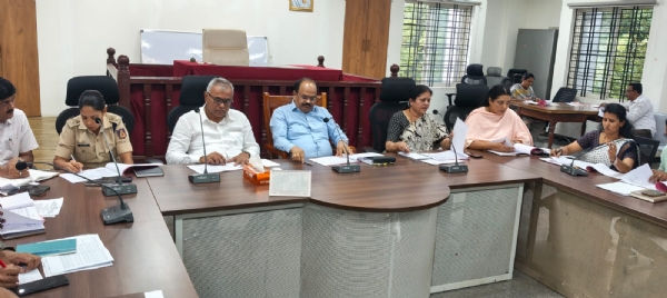 ಮುಖ್ಯಮಂತ್ರಿ ಸಿ.ಎಂ. ಸಿದ್ದರಾಮಯ್ಯ ಮಾಲೂರಿಗೆ ಭೇಟಿ ನೀಡುವ ಹಿನ್ನಲೆಯಲ್ಲಿ ಡಾ.ಎಂ.ಆರ್.ರವಿ ಅಧಿಕಾರಿಗಳ ಪೂರ್ವ ಭಾವಿ ಸಭೆ ನಡೆಸಿದರು.