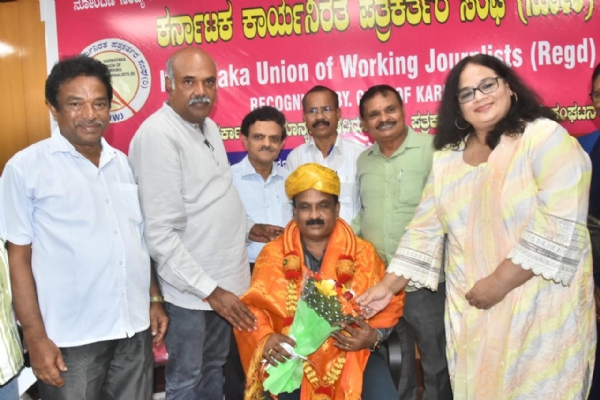 ಮುಖ್ಯಮಂತ್ರಿಗಳ ಮಾಧ್ಯಮ ಸಲಹೆಗಾರ ಕೆ.ವಿ. ಪ್ರಭಾಕರ್ ರವರನ್ನು ಕರ್ನಾಟಕ ಕಾರ್ಯನಿರತ ಪತ್ರಕರ್ತರ ಸಂಘದ ಆಶ್ರಯದಲ್ಲಿ ಅಭಿನಂದಿಸಲಾಯಿತು.
