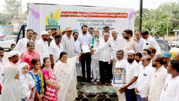 Koppal: Massive protest Koppal: Massive protest