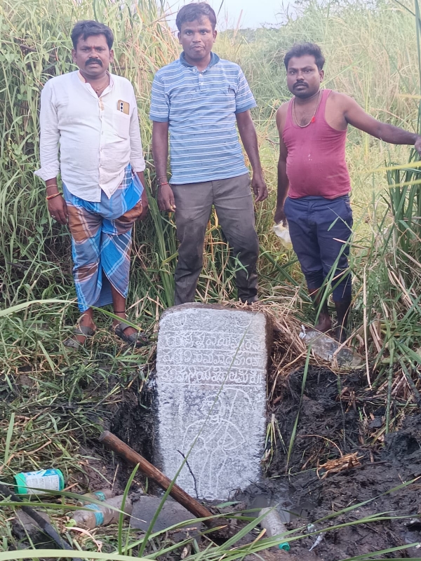 ಹಂಪಾದೇವನಹಳ್ಳಿ  ಗ್ರಾಮದಲ್ಲಿ ವಿಜಯನಗರ ಕಾಲದ ಅಪ್ರಕಟಿತ  ಶಿಲಾಶಾಸನ  ಪತ್ತೆ