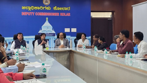 ಪಶ್ಚಿಮ ಘಟ್ಟಗಳ ಮಾದರಿಯಲ್ಲಿ ಜೀವ ವೈವಿದ್ಯ ತಾಣಗಳ ಅಭಿವೃದ್ಧಿಗೆ ಜಿಲ್ಲಾಧಿಕಾರಿಗಳ ಅಧ್ಯಕ್ಷತೆಯಲ್ಲಿ ಸಭೆ ನಡೆಯಿತು. ಪಶ್ಚಿಮ ಘಟ್ಟಗಳ ಮಾದರಿಯಲ್ಲಿ ಜೀವ ವೈವಿದ್ಯ ತಾಣಗಳ ಅಭಿವೃದ್ಧಿಗೆ ಜಿಲ್ಲಾಧಿಕಾರಿಗಳ ಅಧ್ಯಕ್ಷತೆಯಲ್ಲಿ ಸಭೆ ನಡೆಯಿತು.