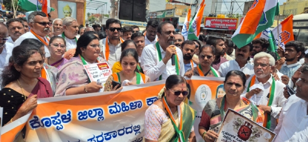 Koppal - Protest against price hike