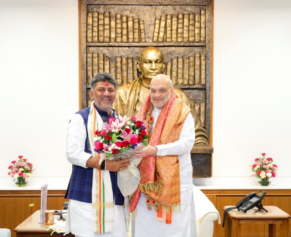 Cm met Amit sha Cm met Amit sha