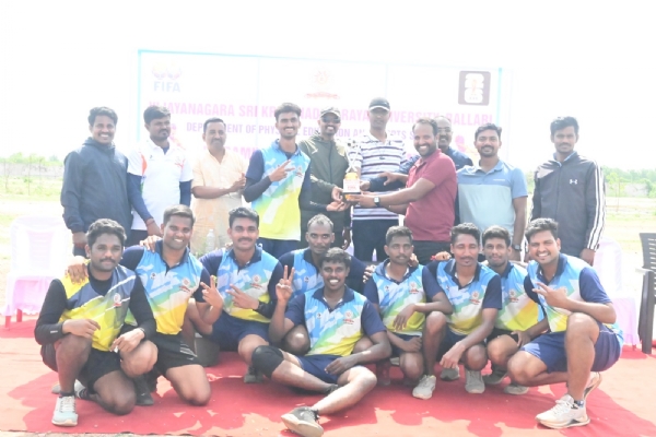 ವಿಜಯನಗರ ಶ್ರೀಕೃಷ್ಣದೇವರಾಯ ವಿವಿಯಲ್ಲಿ ಫುಟ್ಬಾಲ್ ಕ್ರೀಡಾಕೂಟ ವಿಜಯನಗರ ಶ್ರೀಕೃಷ್ಣದೇವರಾಯ ವಿವಿಯಲ್ಲಿ ಫುಟ್ಬಾಲ್ ಕ್ರೀಡಾಕೂಟ
