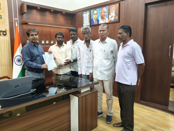 ಬಳ್ಳಾರಿ : ಡಾ. ಬಿ.ಆರ್.ಅಂಬೇಡ್ಕರ್ ವಸತಿ ಶಾಲೆ : ಶಿಸ್ತುಕ್ರಮಕ್ಕೆ ಆಗ್ರಹ ಬಳ್ಳಾರಿ : ಡಾ. ಬಿ.ಆರ್.ಅಂಬೇಡ್ಕರ್ ವಸತಿ ಶಾಲೆ : ಶಿಸ್ತುಕ್ರಮಕ್ಕೆ ಆಗ್ರಹ