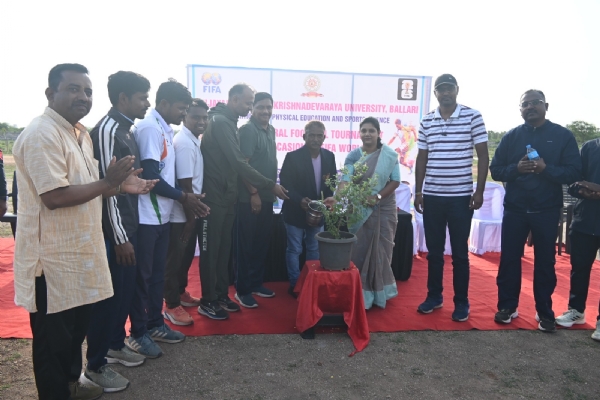 ವಿಜಯನಗರ ಶ್ರೀಕೃಷ್ಣದೇವರಾಯ ವಿವಿಯಲ್ಲಿ ಫುಟ್ಬಾಲ್ ಕ್ರೀಡಾಕೂಟ ವಿಜಯನಗರ ಶ್ರೀಕೃಷ್ಣದೇವರಾಯ ವಿವಿಯಲ್ಲಿ ಫುಟ್ಬಾಲ್ ಕ್ರೀಡಾಕೂಟ
