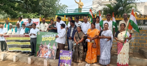 ರಾಜ್ಯವ್ಯಾಪಿ ಎಸ್.ಐಆರ್ ಯೋಜನೆಯನ್ನು ರದ್ದುಪಡಿಸುವಂತೆ ಒತ್ತಾಯಿಸಿ ಬಂಗಾರಪೇಟೆಯಲ್ಲಿ ಪ್ರತಿಭಟನೆ ನಡೆಸಲಾಯಿತು.