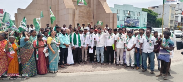 ಬಿಡದಿ ಟೌನ್ಶಿಫ್ ವಿರೋಧಿಸಿ ಬಳ್ಳಾರಿಯಲ್ಲಿ ಜೆಡಿಎಸ್ ಪ್ರತಿಭಟನೆ