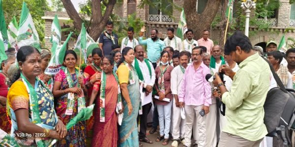 ಬಿಡದಿ ಟೌನ್ಶಿಫ್ ವಿರೋಧಿಸಿ ಬಳ್ಳಾರಿಯಲ್ಲಿ ಜೆಡಿಎಸ್ ಪ್ರತಿಭಟನೆ