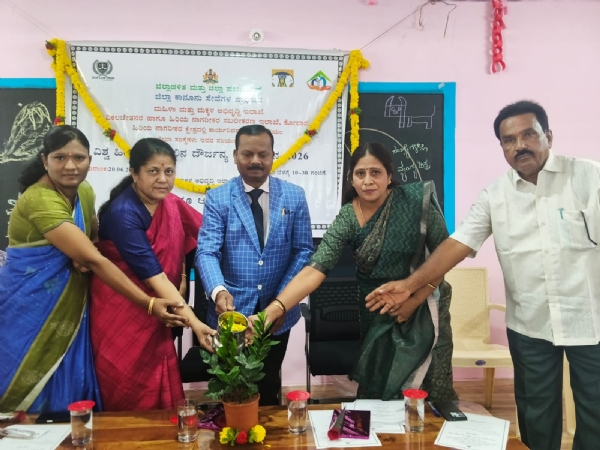 ಮತದಾರರ ವಿಶೇಷ ಸಮಗ್ರ ಪರಿಷ್ಕರಣೆ ಅಧಿಕಾರಿಗಳು ಮತ್ತು ಸಿಬ್ಬಂದಿಯ ತರಬೇತಿ ಕಾರ್ಯಕ್ರಮವನ್ನು ಕೋಲಾರದಲ್ಲಿ ಜಿಲ್ಲಾಧಿಕಾರಿ ಎಂ.ಆರ್.ರವಿ ಉದ್ಘಾಟಿಸಿದರು.