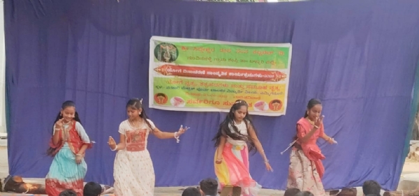 ರಂಗಭೂಮಿ ಸೇವೆಗೆ ಹೇಮೇಶ್ವರರ ಕೊಡುಗೆ ಅಪಾರ : ಬಿ. ಸಿದ್ದಪ್ಪ ರಂಗಭೂಮಿ ಸೇವೆಗೆ ಹೇಮೇಶ್ವರರ ಕೊಡುಗೆ ಅಪಾರ : ಬಿ. ಸಿದ್ದಪ್ಪ