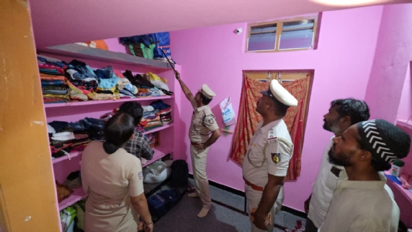 22 ರೌಡಿ ನಿಗ್ರಹ ತಂಡಗಳಿಂದ ನಾಲ್ಕು ಜಿಲ್ಲೆಗಳ 381 ರೌಡಿಗಳ ಮನೆ ಮೇಲೆ ದಾಳಿ 22 ರೌಡಿ ನಿಗ್ರಹ ತಂಡಗಳಿಂದ ನಾಲ್ಕು ಜಿಲ್ಲೆಗಳ 381 ರೌಡಿಗಳ ಮನೆ ಮೇಲೆ ದಾಳಿ