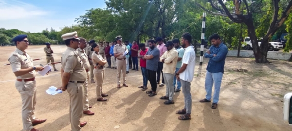 22 ರೌಡಿ ನಿಗ್ರಹ ತಂಡಗಳಿಂದ ನಾಲ್ಕು ಜಿಲ್ಲೆಗಳ 381 ರೌಡಿಗಳ ಮನೆ ಮೇಲೆ ದಾಳಿ 22 ರೌಡಿ ನಿಗ್ರಹ ತಂಡಗಳಿಂದ ನಾಲ್ಕು ಜಿಲ್ಲೆಗಳ 381 ರೌಡಿಗಳ ಮನೆ ಮೇಲೆ ದಾಳಿ